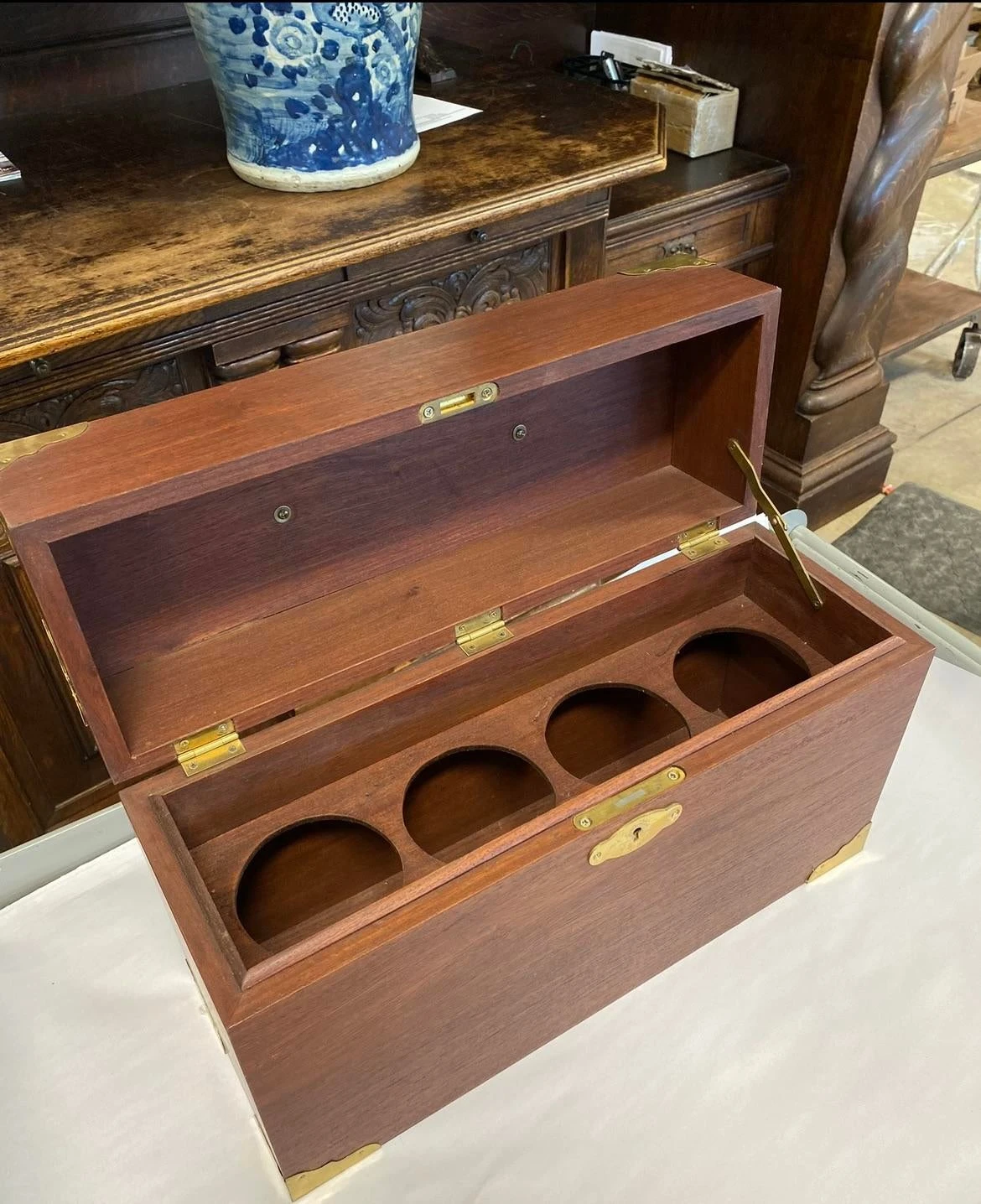 Vintage English Style Brass Bound Walnut Wine Bottle Decanter Box 11 Vintage English Style Brass Bound Walnut Wine Bottle Decanter Box - Image 9