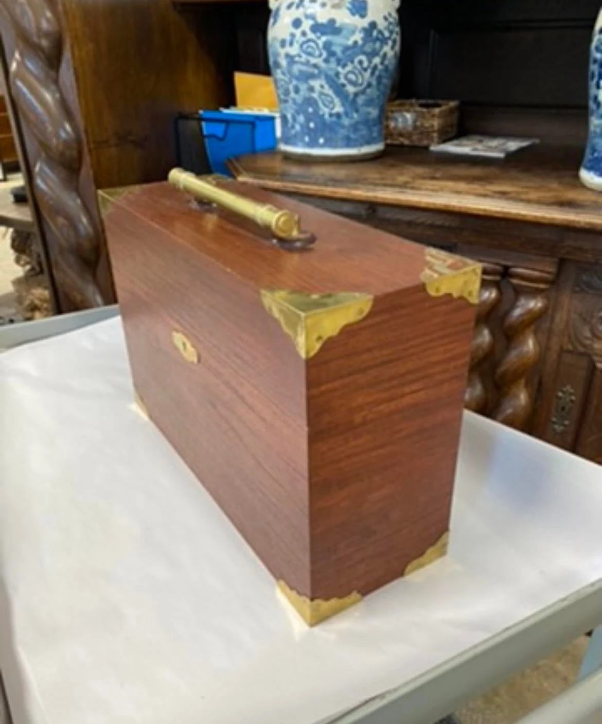 Vintage English Style Brass Bound Walnut Wine Bottle Decanter Box 8 Vintage English Style Brass Bound Walnut Wine Bottle Decanter Box - Image 6