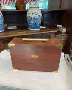 Vintage English Style Brass Bound Walnut Wine Bottle Decanter Box 15 Vintage English Style Brass Bound Walnut Wine Bottle Decanter Box -CHAIRISH Shop vintage english style brass bound walnut wine bottle decanter box 6091