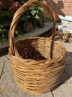 Vintage French Woven Wicker Basket With Handle 12 Vintage French Woven Wicker Basket With Handle -CHAIRISH Shop vintage french woven wicker basket with handle 6984