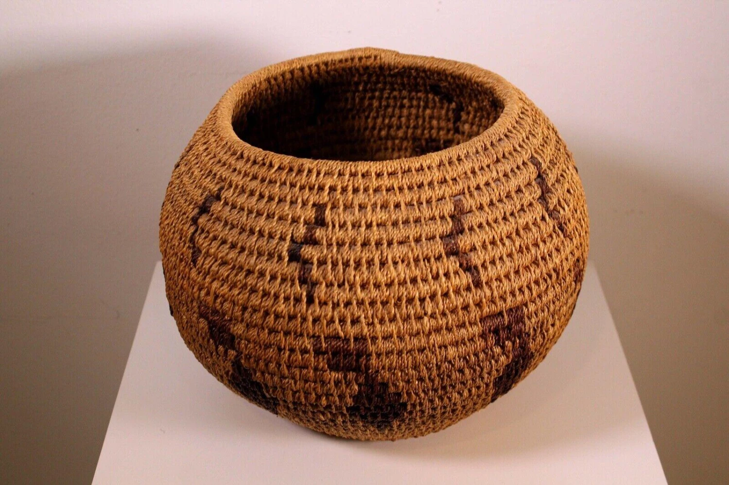 Vintage Hopi Pueblo Native American Ceremonial Woven Basket Bowl 6 Vintage Hopi Pueblo Native American Ceremonial Woven Basket Bowl - Image 4