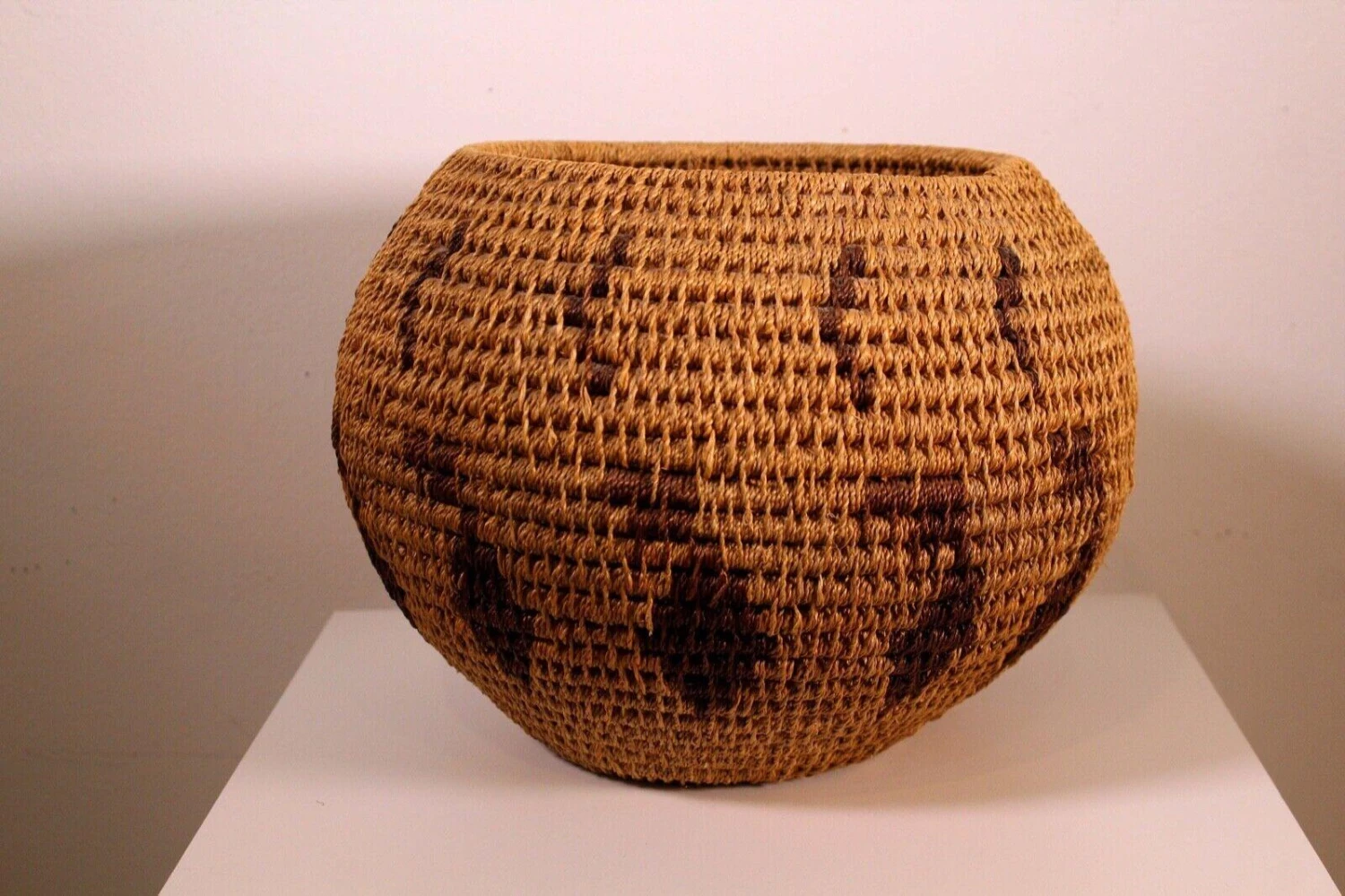 Vintage Hopi Pueblo Native American Ceremonial Woven Basket Bowl 7 Vintage Hopi Pueblo Native American Ceremonial Woven Basket Bowl - Image 5