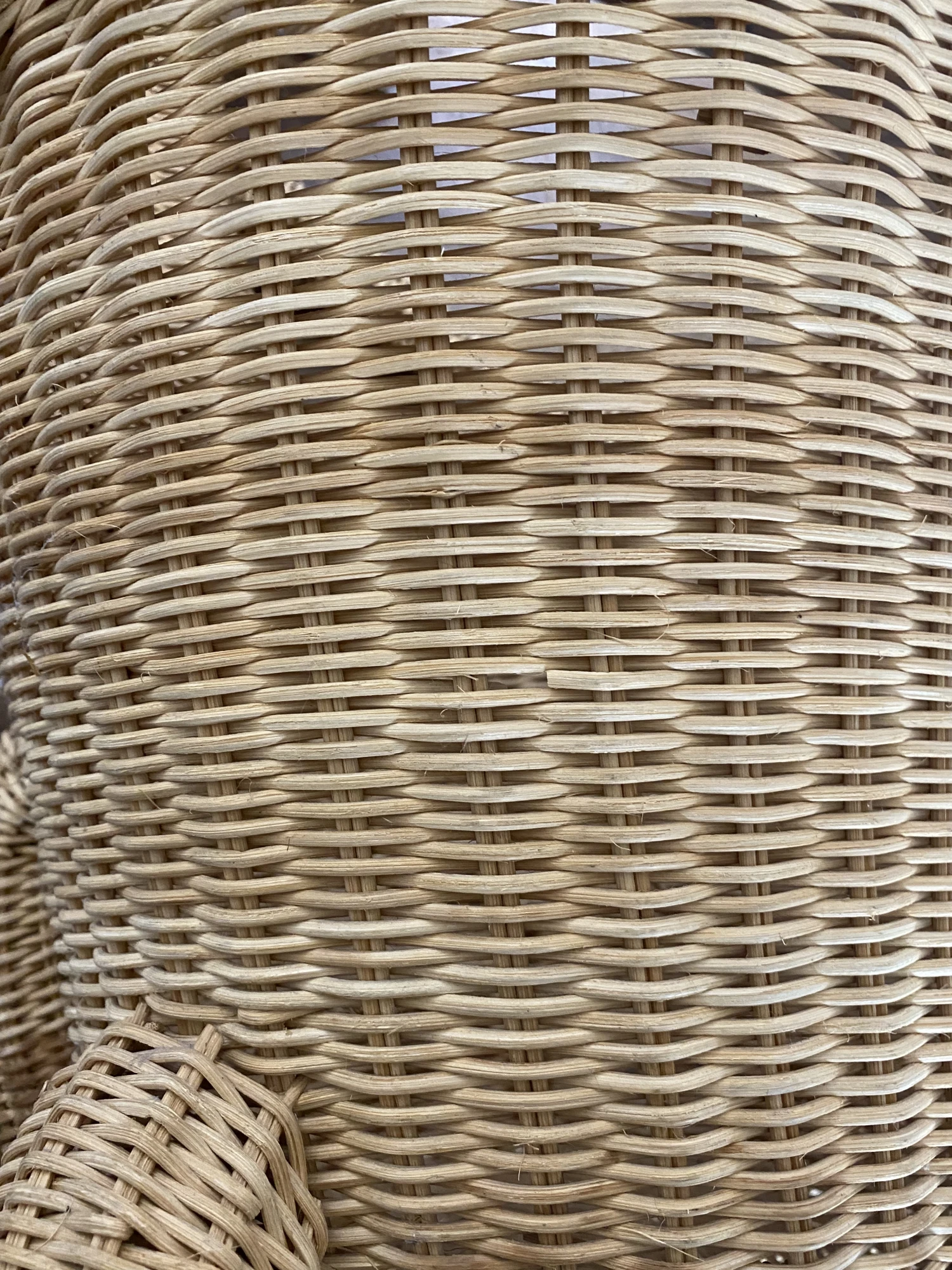 Vintage Mid Century Kangaroo Wicker Basket 11 Vintage Mid Century Kangaroo Wicker Basket - Image 9