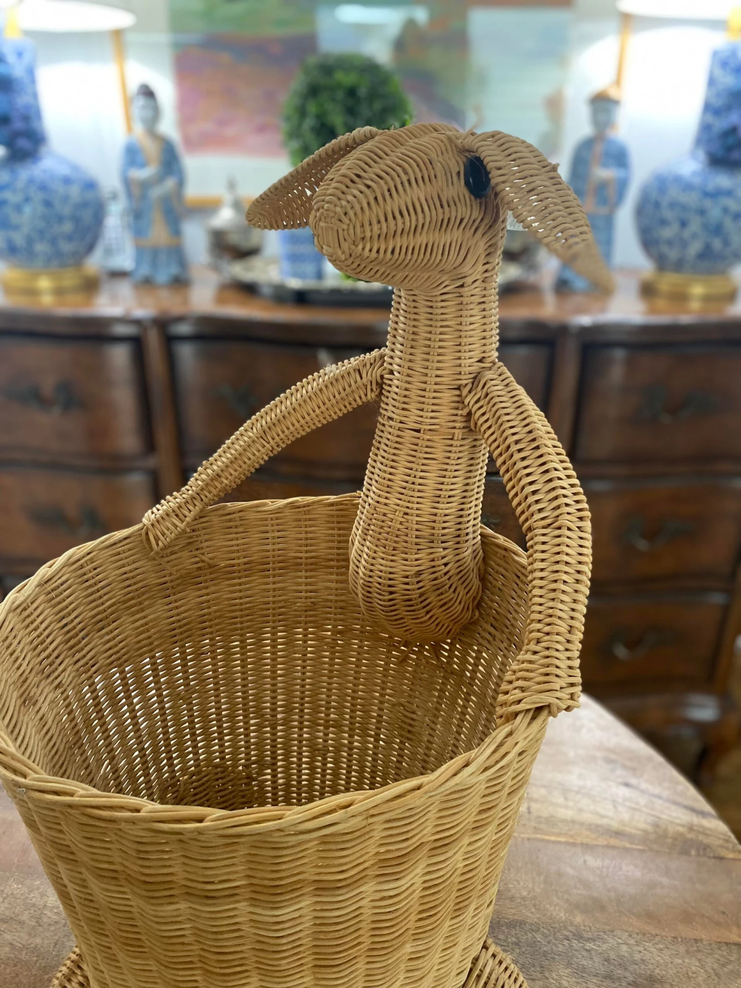Vintage Mid Century Kangaroo Wicker Basket 6 Vintage Mid Century Kangaroo Wicker Basket - Image 4