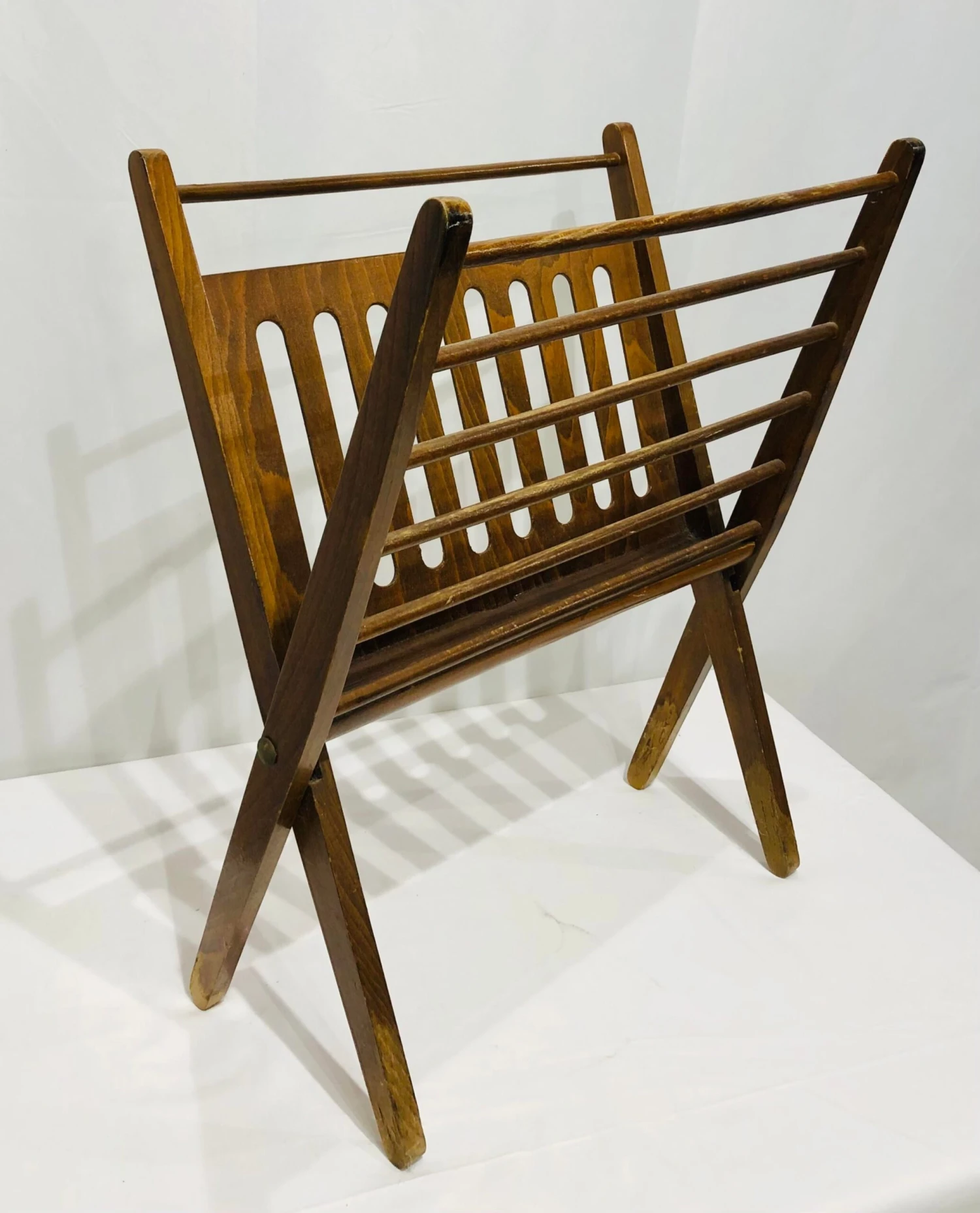 Vintage Mid Century Modern Magazine Rack 7 Vintage Mid Century Modern Magazine Rack - Image 5