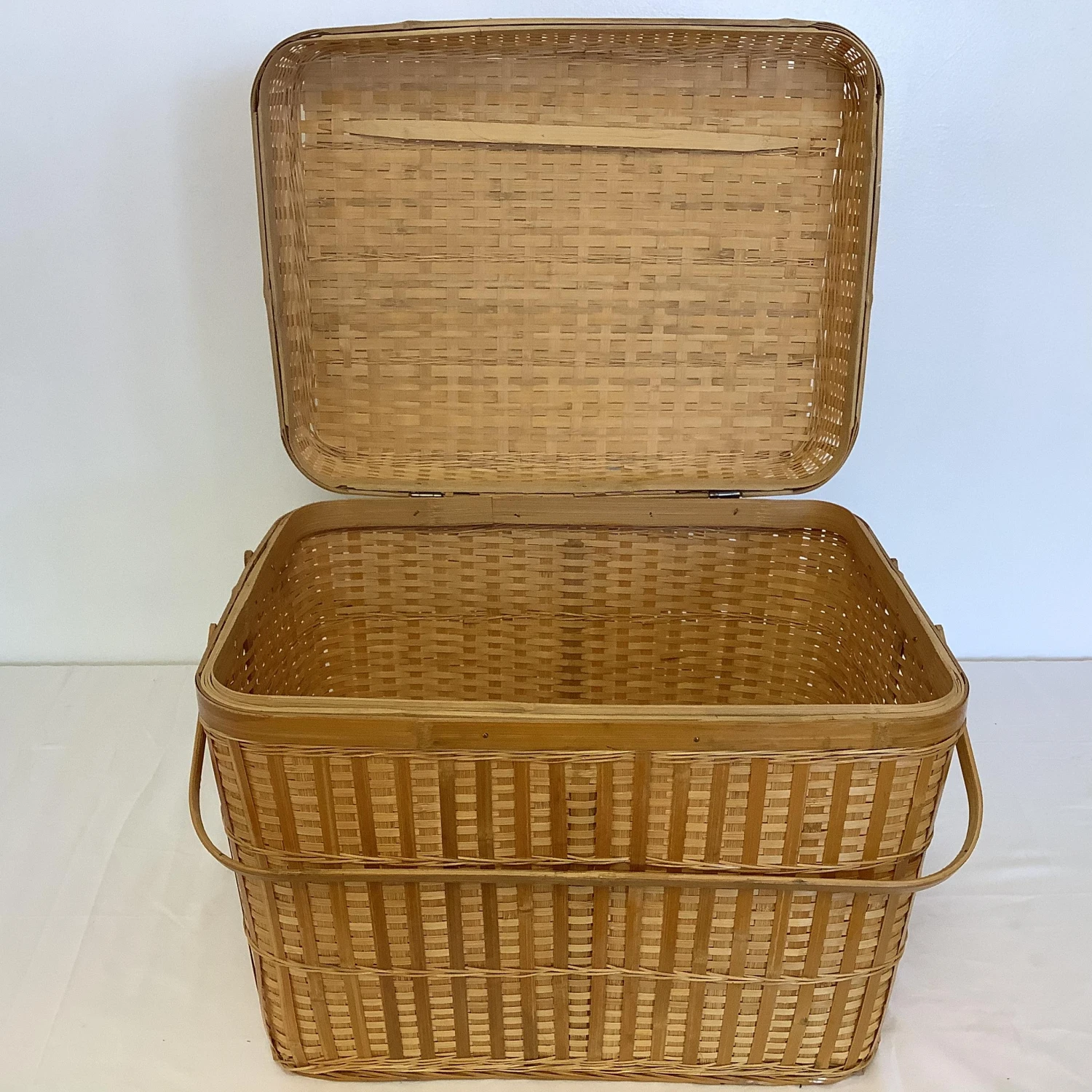 Vintage Split Reed Wicker Storage Basket With Hinged Lid 11 Vintage Split Reed Wicker Storage Basket With Hinged Lid - Image 9