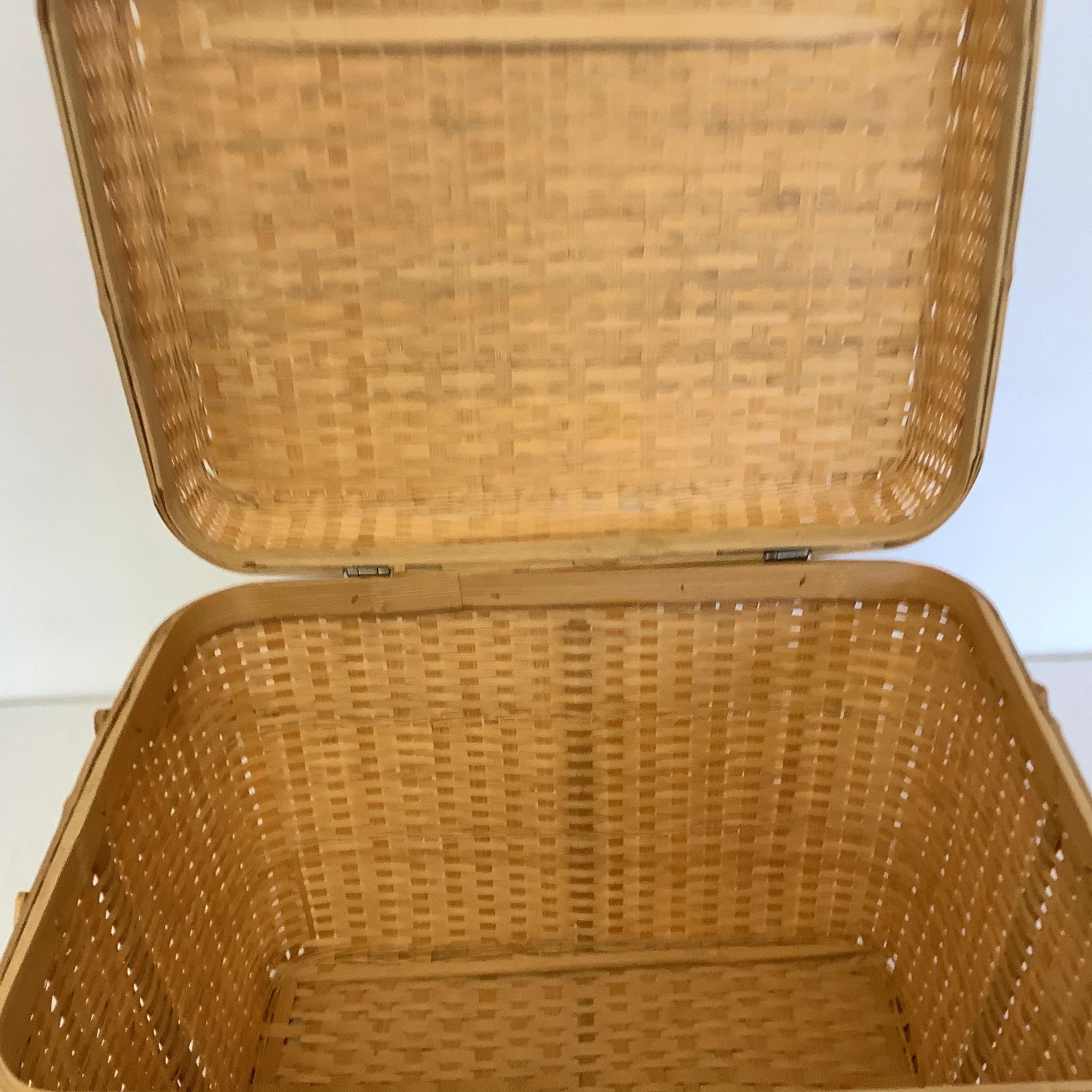 Vintage Split Reed Wicker Storage Basket With Hinged Lid 10 Vintage Split Reed Wicker Storage Basket With Hinged Lid - Image 8