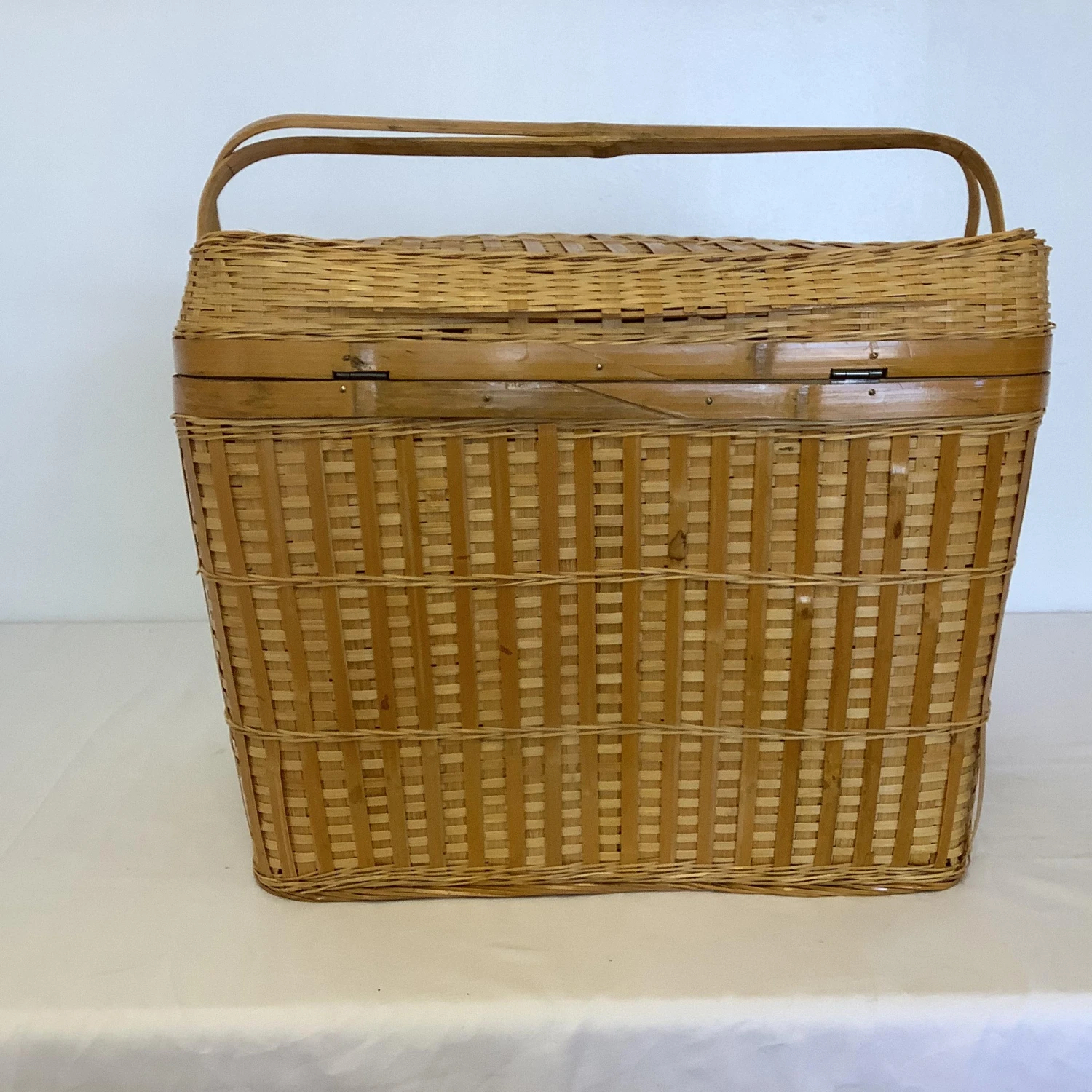 Vintage Split Reed Wicker Storage Basket With Hinged Lid 5 Vintage Split Reed Wicker Storage Basket With Hinged Lid - Image 3