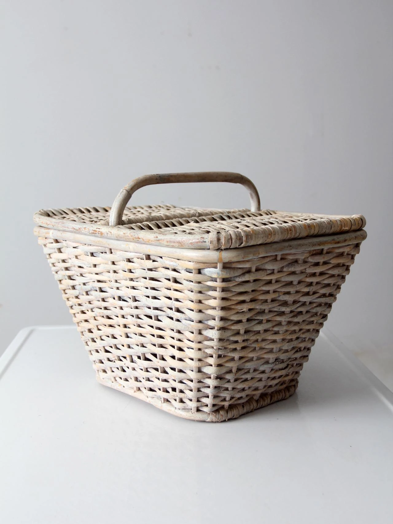 Vintage White Wicker Basket 4 Vintage White Wicker Basket - Image 2