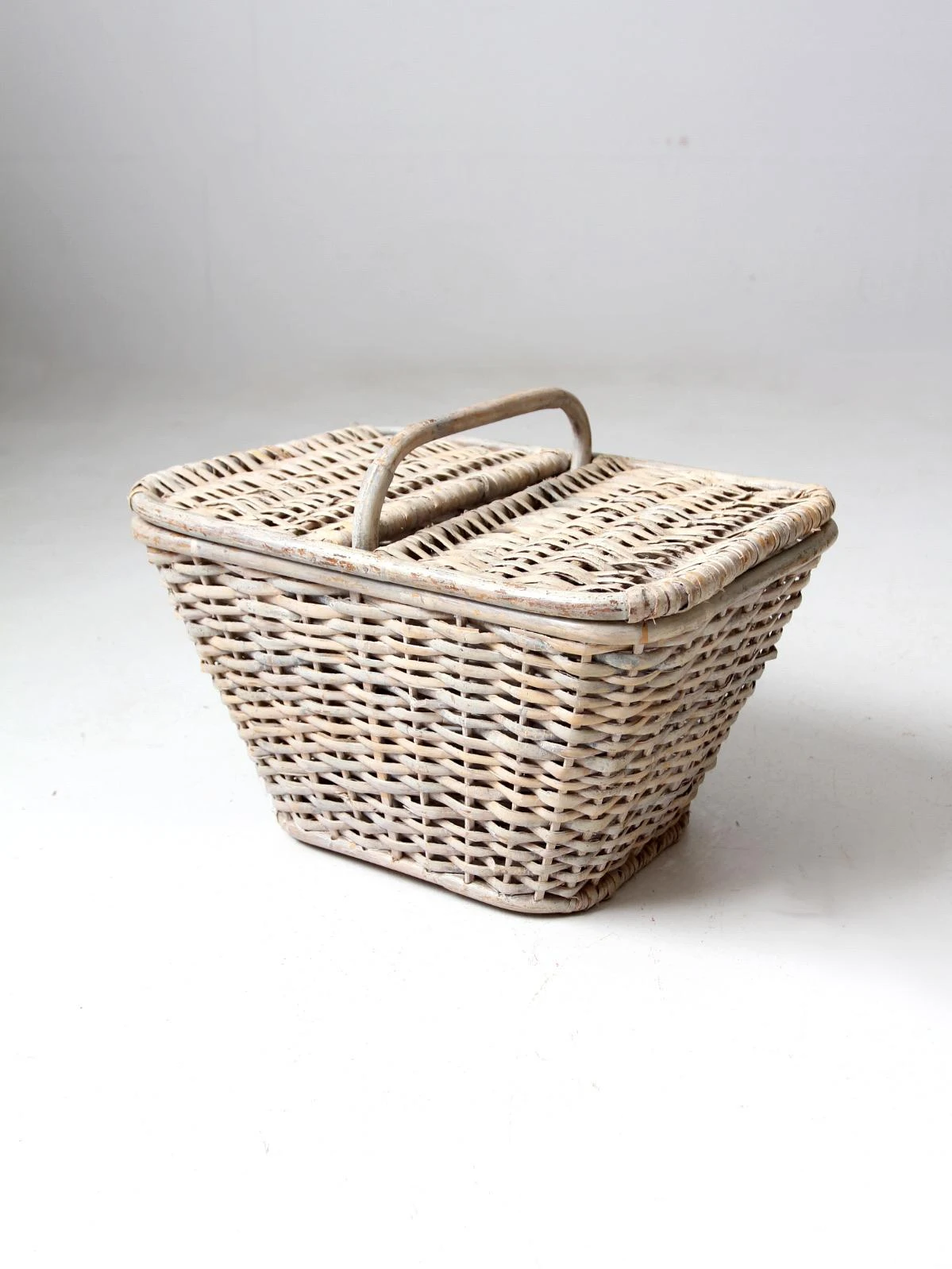 Vintage White Wicker Basket 11 Vintage White Wicker Basket - Image 9