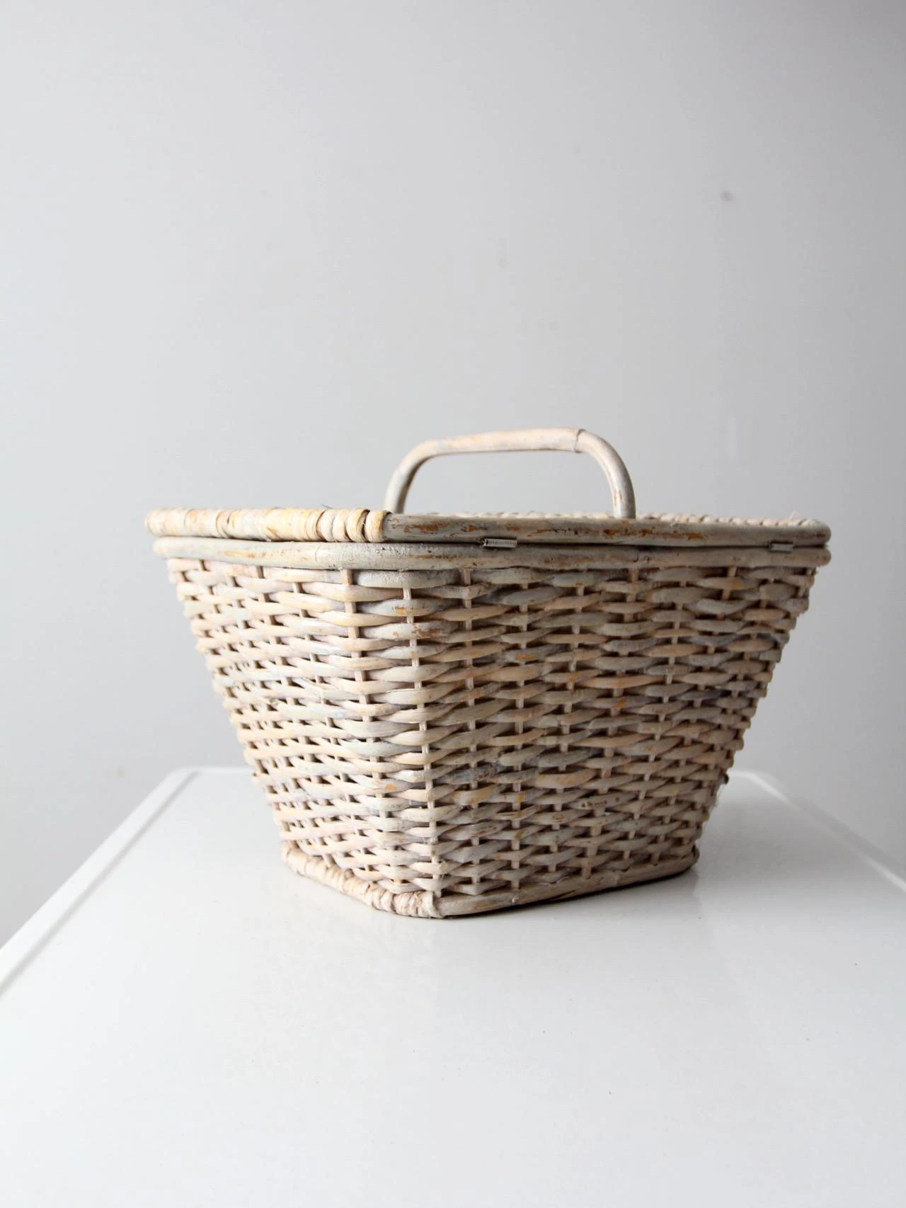 Vintage White Wicker Basket 7 Vintage White Wicker Basket - Image 5