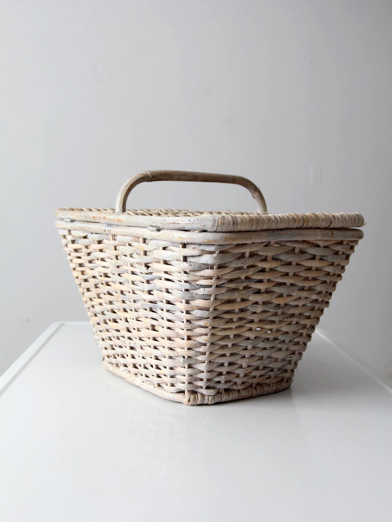 Vintage White Wicker Basket 10 Vintage White Wicker Basket - Image 8