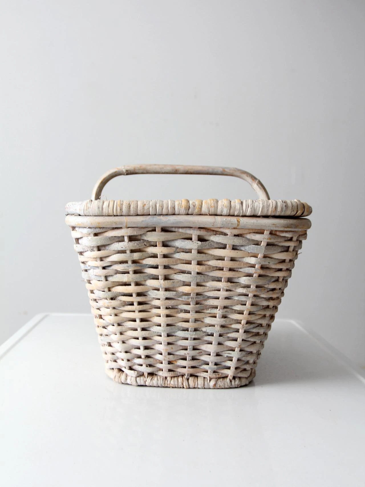 Vintage White Wicker Basket 9 Vintage White Wicker Basket - Image 7