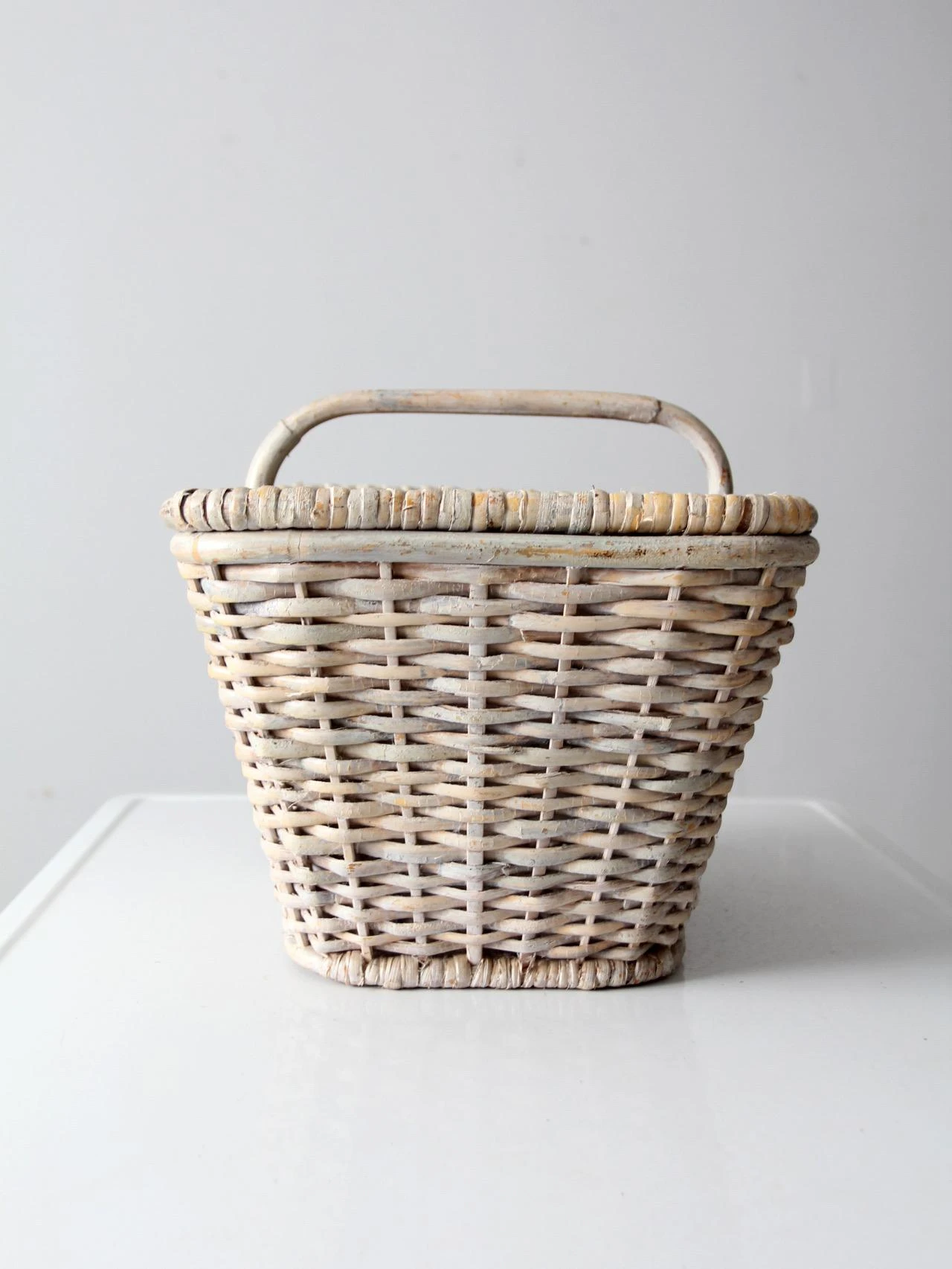 Vintage White Wicker Basket 5 Vintage White Wicker Basket - Image 3
