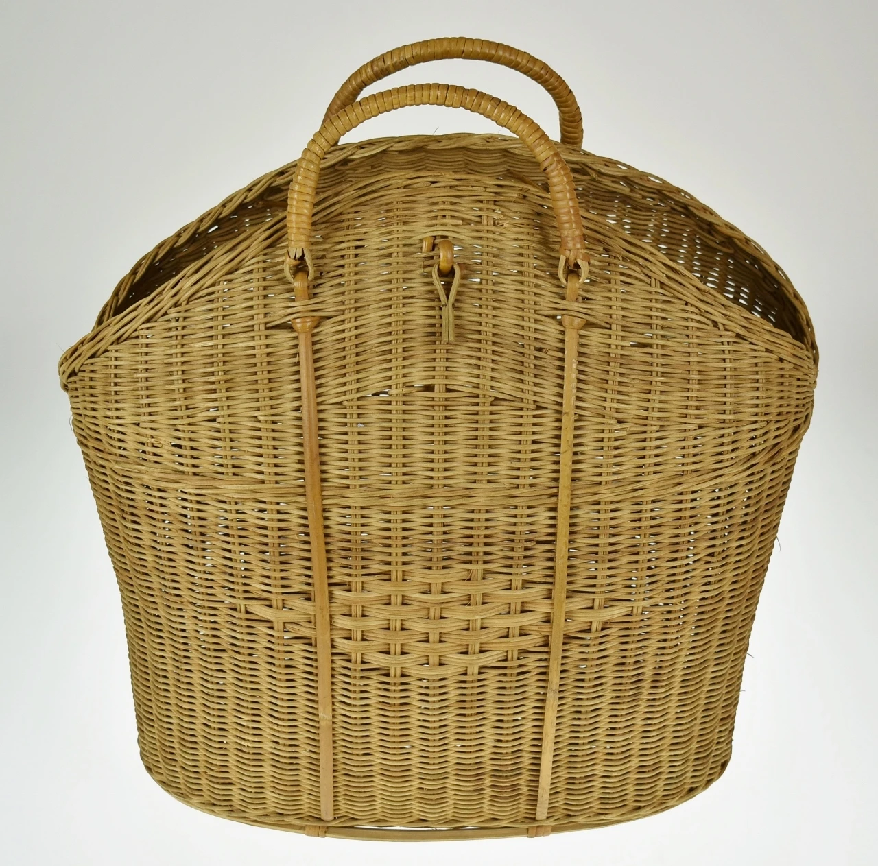 Vintage Wicker Tote Basket 6 Vintage Wicker Tote Basket - Image 4