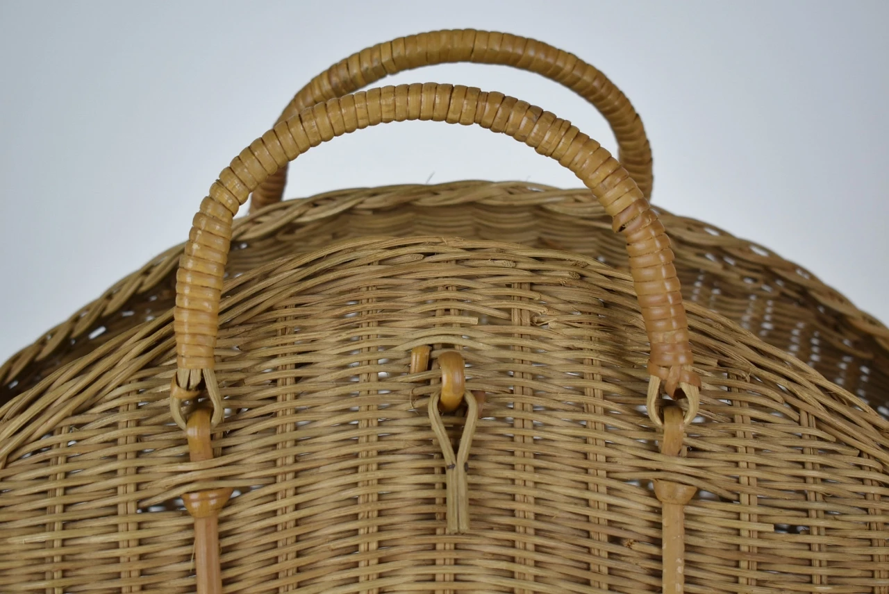 Vintage Wicker Tote Basket 7 Vintage Wicker Tote Basket - Image 5
