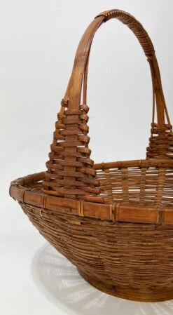 Vintage Woven Wicker Gathering Basket -CHAIRISH Shop vintage woven wicker gathering basket 1010